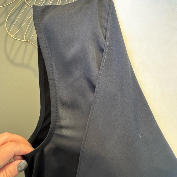 BCBGmaxazria black flowy sleeveless black dress Sz M. Below knee length - Picture 4 of 4